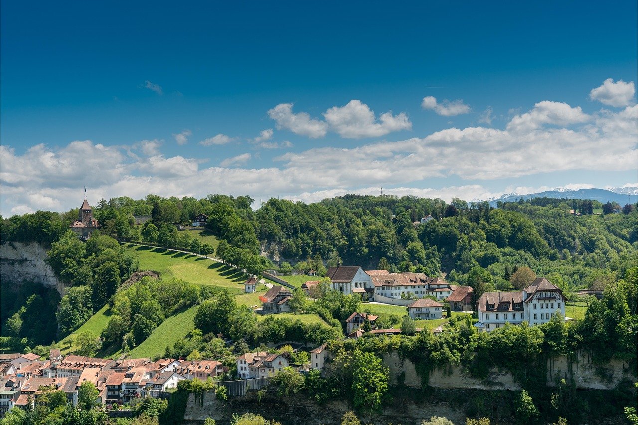buying a house in fribourg découvrez les étapes clés pour acheter une maison à fribourg, conseils pratiques et informations essentielles pour réussir votre investissement immobilier dans cette région suisse.