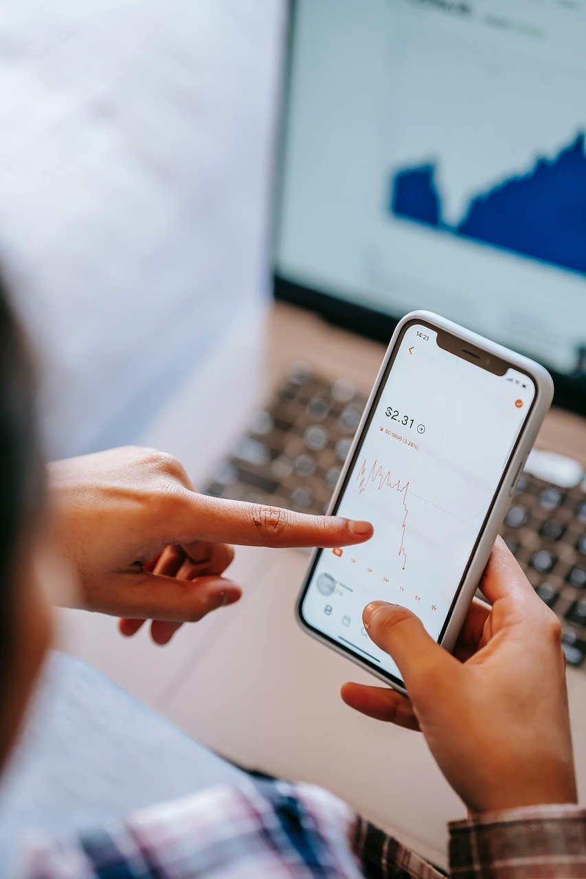 découvrez les meilleures applications d'investissement pour gérer et faire fructifier votre argent facilement depuis votre smartphone.