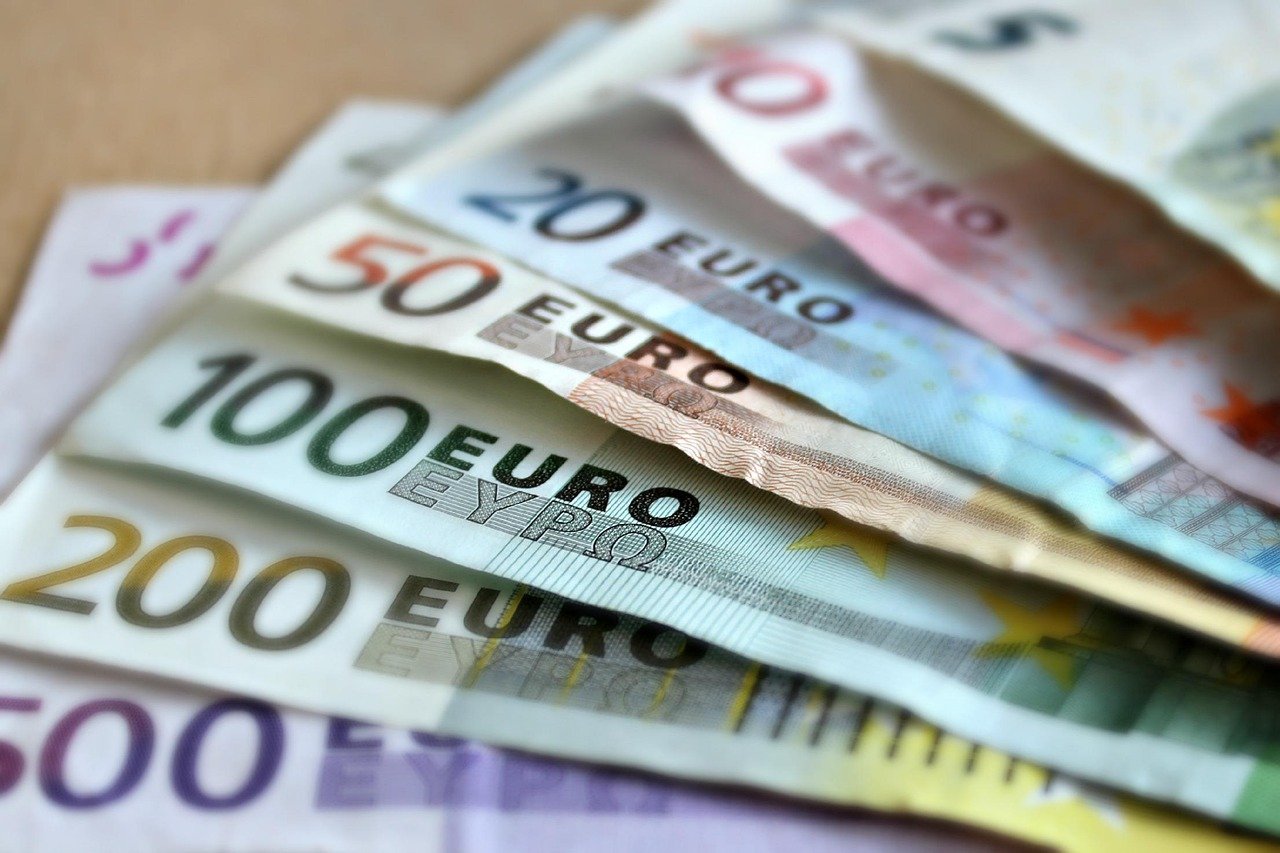 découvrez tout sur les fonds d'investissement : définition, avantages, types et conseils pour optimiser votre patrimoine financier.